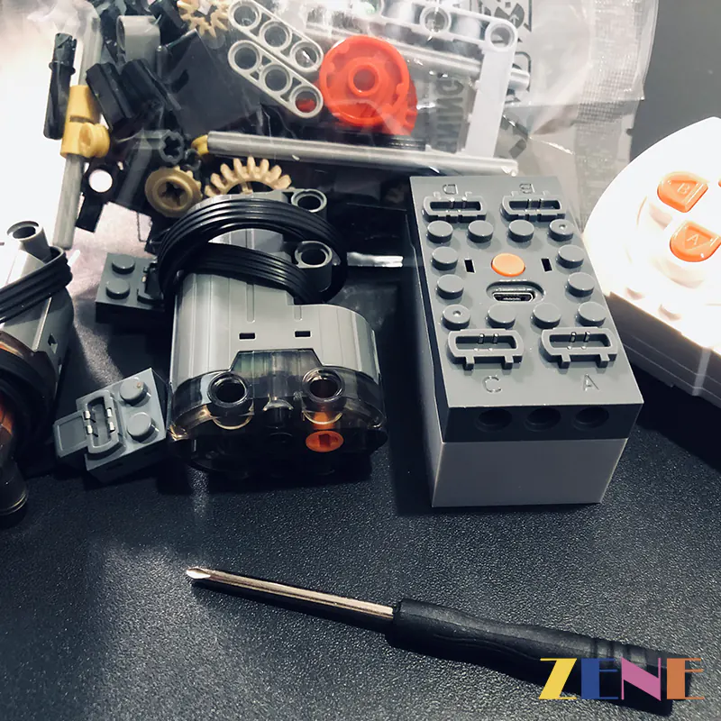 Power Functions Kit for Volvo FMX Truck & EC230 Electric Excavator #42175 Motorized - Image 6